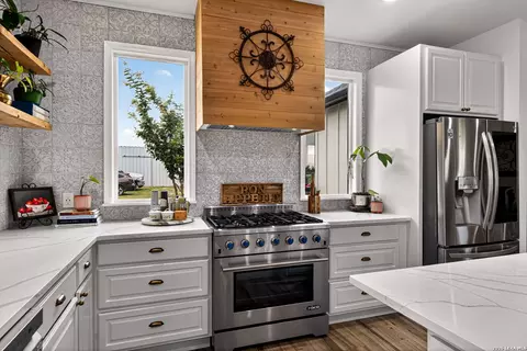 Kitchen - 965 County Road 7611, Devine, TX 78016 photo 3 of 4