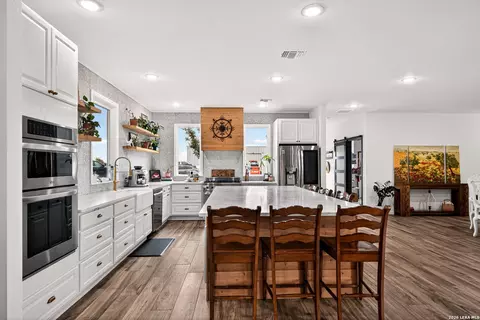 Kitchen - 965 County Road 7611, Devine, TX 78016 photo 4 of 4