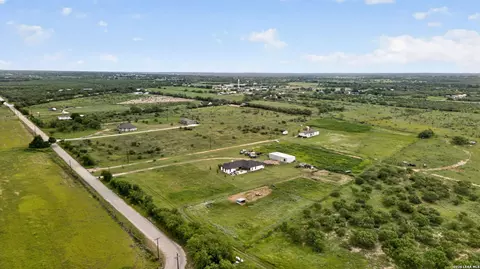 View/Area - 965 County Road 7611, Devine, TX 78016 photo 4 of 17