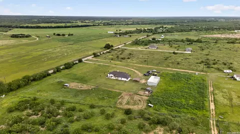 View/Area - 965 County Road 7611, Devine, TX 78016 photo 5 of 17