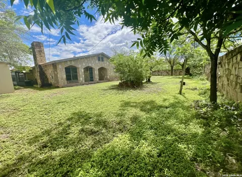 202 W Veltman St, Brackettville, TX 78832