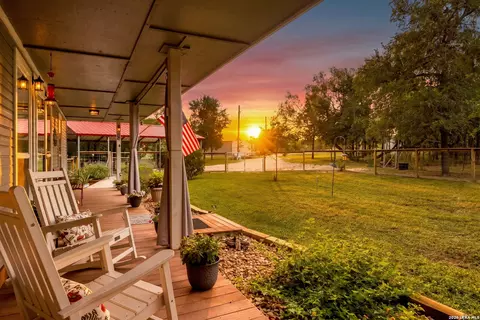 757 Jackson Rd, Kingsbury, TX 78638