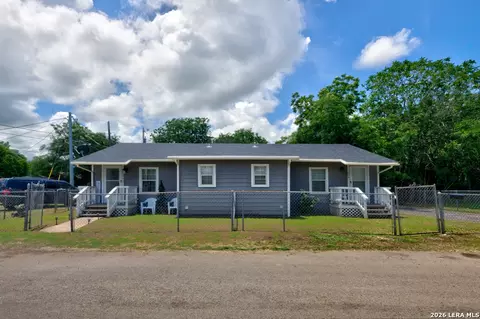 502 504 Shannon Ave, Seguin, TX 78155