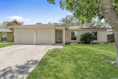 8214 Meadow Forest St, San Antonio, TX 78251