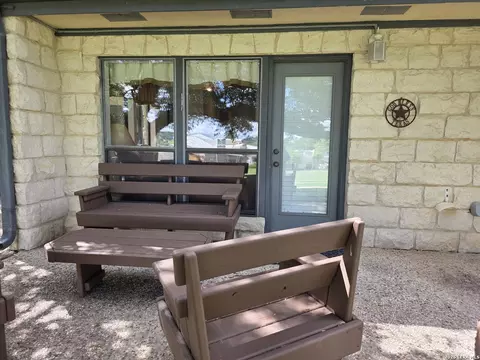 220 Riverhill Club Ln #4, Kerrville, TX 78028