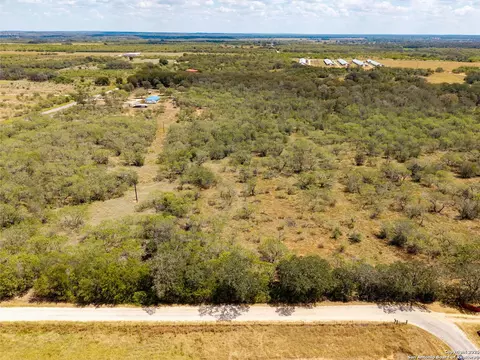 211 Halm Rd, Seguin, TX 78155