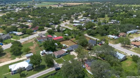 View/Area - 303 Lee Dr, Devine, TX 78016 photo 8 of 17