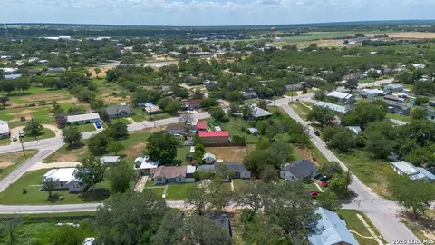 View/Area - 303 Lee Dr, Devine, TX 78016 photo 11 of 17