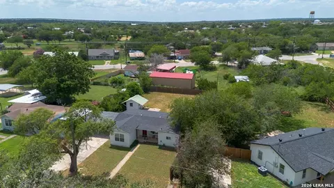 View/Area - 303 Lee Dr, Devine, TX 78016 photo 2 of 17