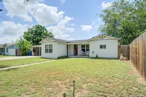 Exterior - 303 Lee Dr, Devine, TX 78016 photo 2 of 6