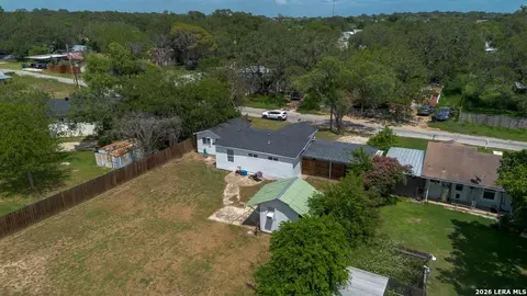 View/Area - 303 Lee Dr, Devine, TX 78016 photo 9 of 17