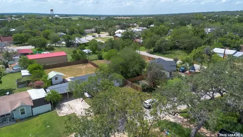 View/Area - 303 Lee Dr, Devine, TX 78016 photo 4 of 17