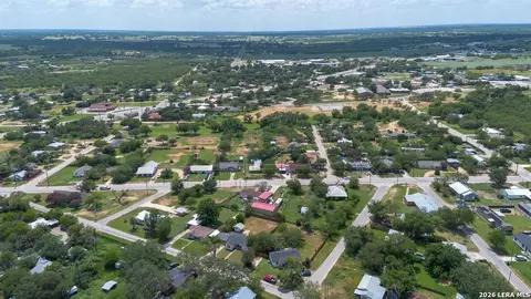View/Area - 303 Lee Dr, Devine, TX 78016 photo 13 of 17