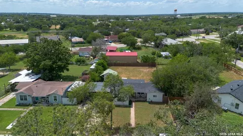 View/Area - 303 Lee Dr, Devine, TX 78016 photo 3 of 17