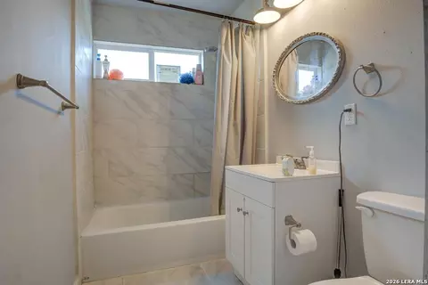 Bath - 303 Lee Dr, Devine, TX 78016 photo 1 of 3