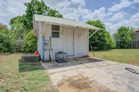 Other - 303 Lee Dr, Devine, TX 78016 photo 8 of 9