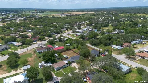 View/Area - 303 Lee Dr, Devine, TX 78016 photo 10 of 17