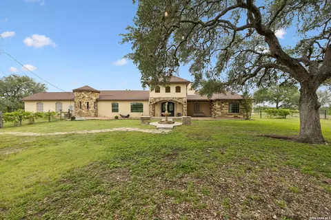 741 County Road 351, Hondo, TX 78861