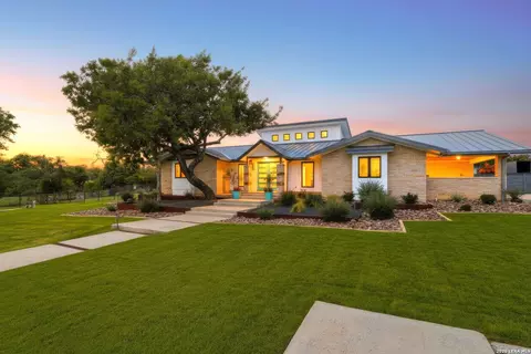 106 Fm 1376 # B, Boerne, TX 78006