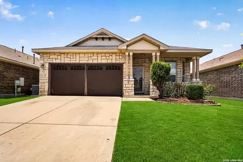 7915 Cenote Dr, San Antonio, TX 78254