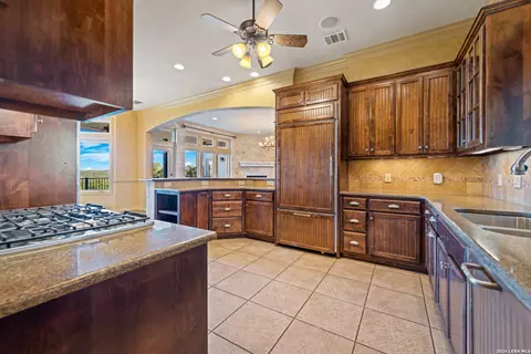 Kitchen - 326 River Valley Rd, Ingram, TX 78025 photo 3 of 5