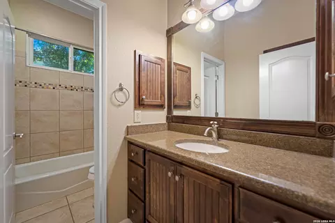 Bath - 326 River Valley Rd, Ingram, TX 78025 photo 3 of 5