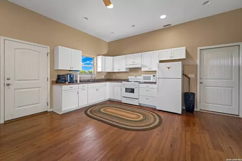 Kitchen - 326 River Valley Rd, Ingram, TX 78025 photo 5 of 5