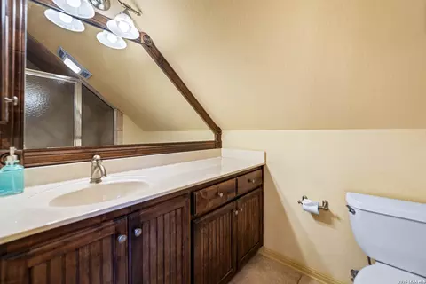 Bath - 326 River Valley Rd, Ingram, TX 78025 photo 4 of 5