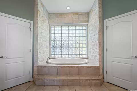 Bath - 326 River Valley Rd, Ingram, TX 78025 photo 1 of 5