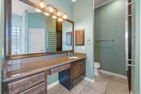 Bath - 326 River Valley Rd, Ingram, TX 78025 photo 2 of 5