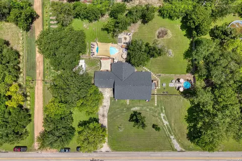 207 Woodlake Dr, Mcqueeney, TX 78123