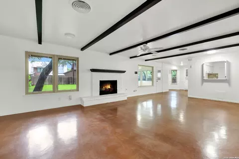 903 Fabulous Dr, San Antonio, TX 78213