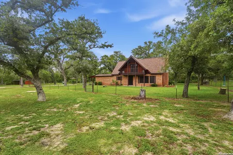 8606 State Highway 123 N, Stockdale, TX 78160