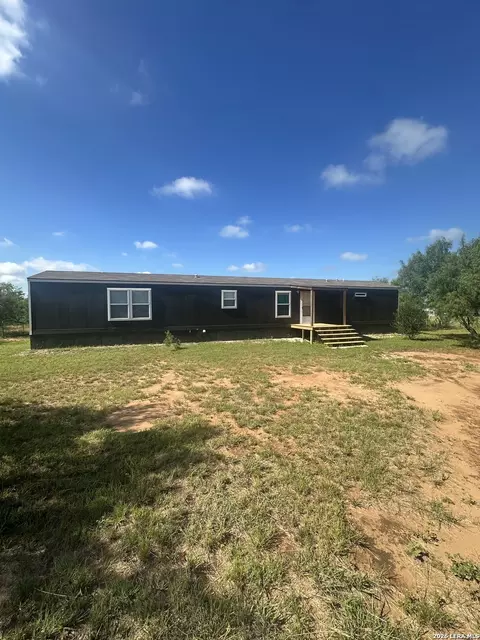825 County Road 640, Hondo, TX 78861