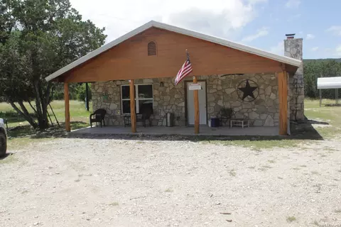 898 Old Rocksprings Rd, Leakey, TX 78873