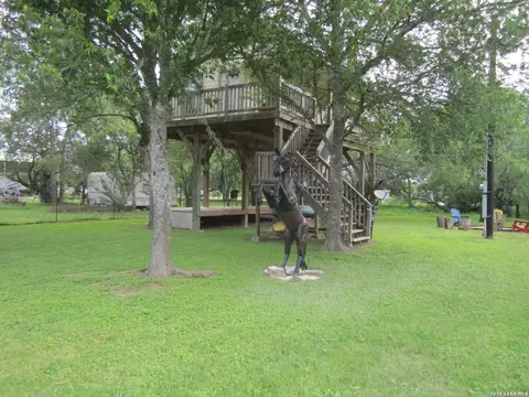 477 Paloma Dr, Bandera, TX 78003