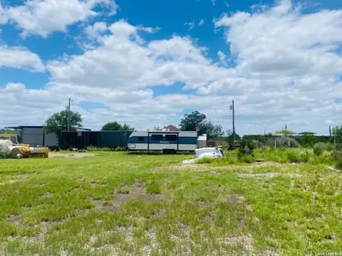 4146 Spike Hill Dr, Eagle Pass, TX 78852