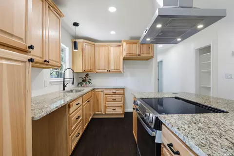 207 Dresden Dr, San Antonio, TX 78213