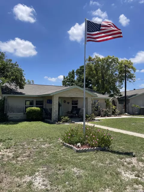 402 County Road 574, Castroville, TX 78009