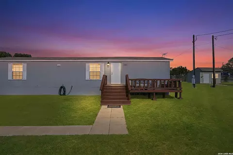 526 Pr 1512, Bandera, TX 78003