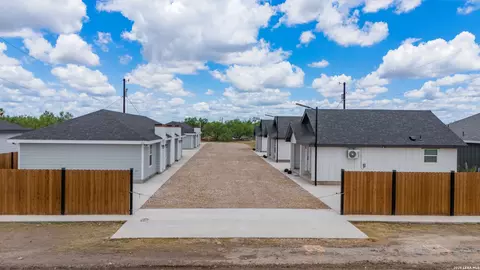 221 Dub Dr, Eagle Pass, TX 78852