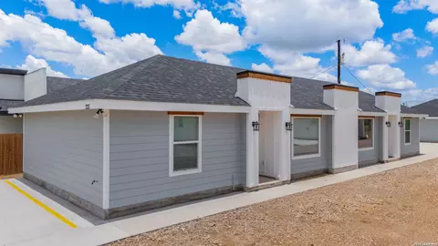 Exterior - 221 Dub Dr, Eagle Pass, TX 78852 photo 1 of 6