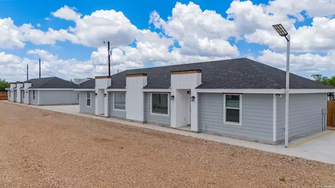 Exterior - 221 Dub Dr, Eagle Pass, TX 78852 photo 3 of 6