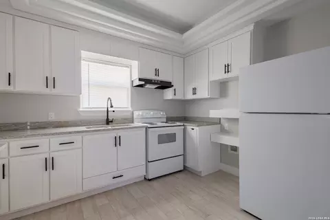 Kitchen - 221 Dub Dr, Eagle Pass, TX 78852 photo 4 of 4