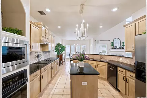 2707 Summit Vw, San Antonio, TX 78261