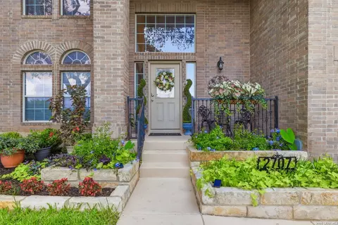 2707 Summit Vw, San Antonio, TX 78261