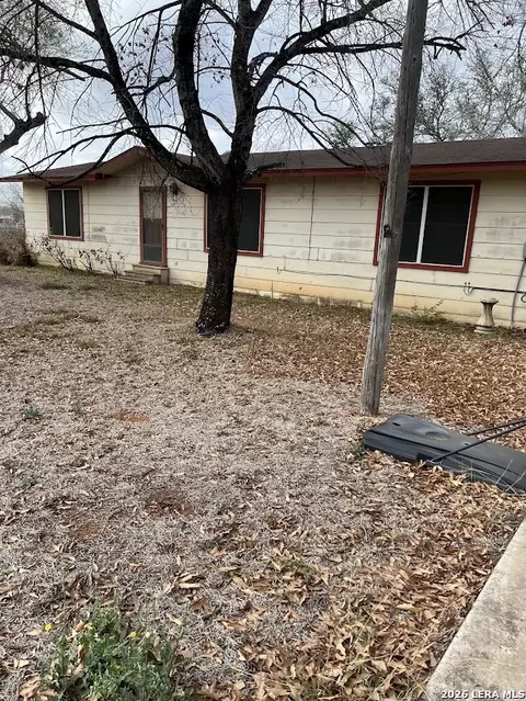 2912 Brown Ave, Jourdanton, TX 78026