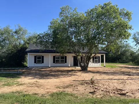 215 County Road 1614, Moore, TX 78057
