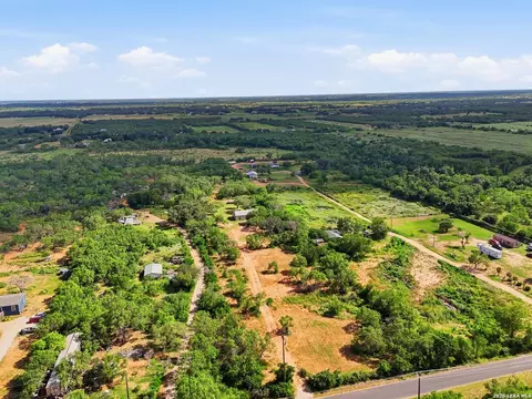 View/Area - 909 County Road 669, Devine, TX 78016 photo 2 of 7