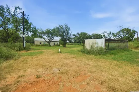 Other - 909 County Road 669, Devine, TX 78016 photo 1 of 9